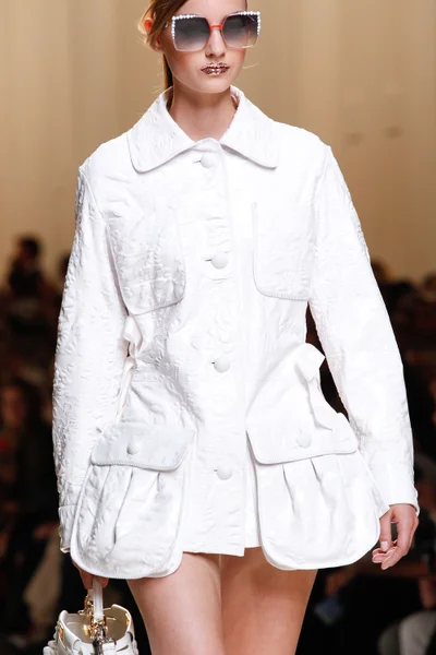 Look 28
